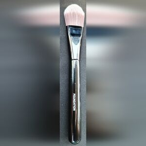 CHANEL FOUNDATION MAKEUP BRUSH